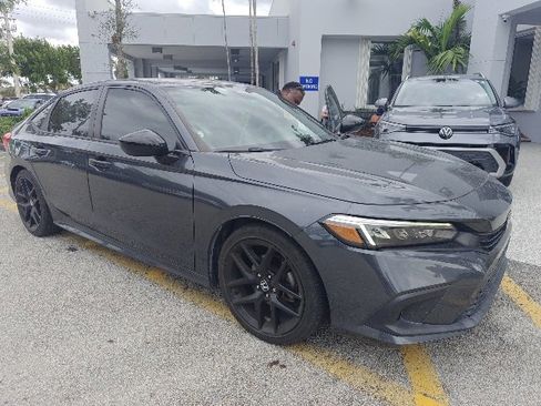 Used 2022 Honda Civic Sport image 2