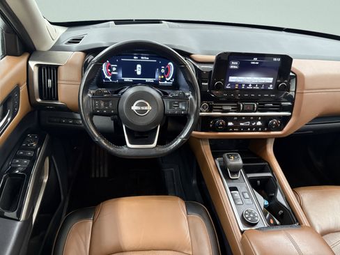 Used 2024 Nissan Pathfinder Platinum w/ Cargo Package image 11