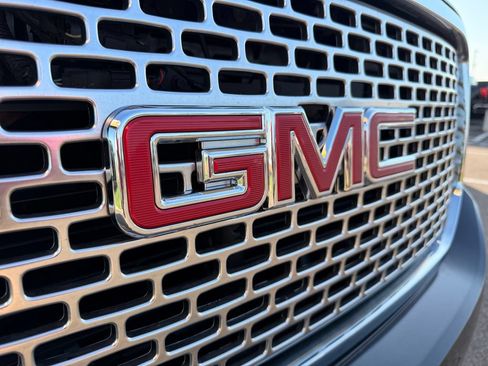 Used 2017 GMC Yukon Denali AWD/4WD image 16