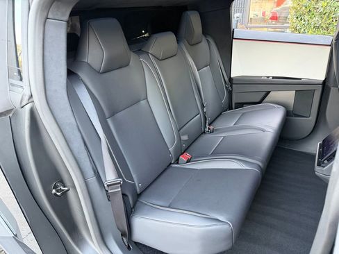 Used 2024 Tesla Cybertruck AWD Crew Cab image 39