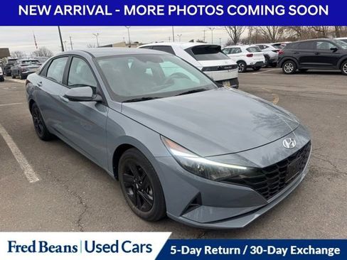Used 2023 Hyundai Elantra SEL image 1