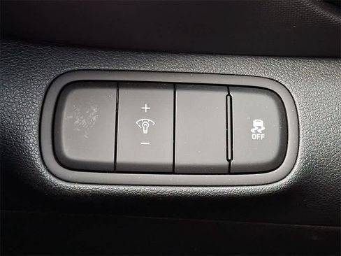 Used 2024 Hyundai Venue Limited image 23