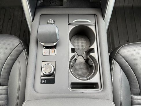 Certified 2025 Land Rover Discovery Dynamic SE AWD/4WD image 21