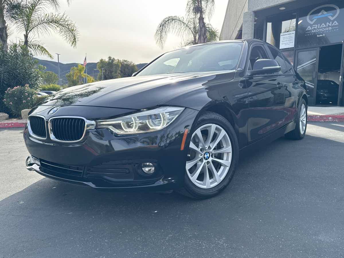 Used 2018 BMW 320i Sedan RWD image 2