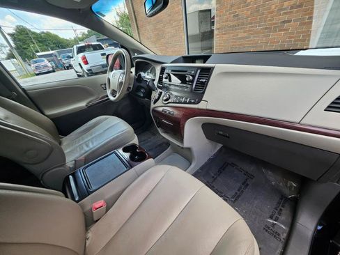 Used 2014 Toyota Sienna XLE FWD image 62