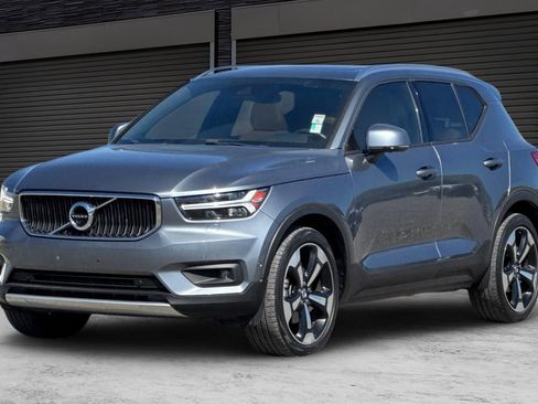 Used 2019 Volvo XC40 T5 Momentum image 9