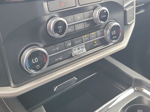 Used 2022 Ford Expedition Max XLT RWD image 28