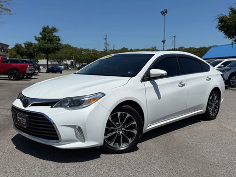 Used 2016 Toyota Avalon XLE Premium FWD image 2