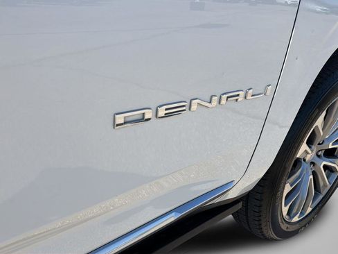 Used 2021 GMC Yukon Denali w/ Denali Premium Package image 10