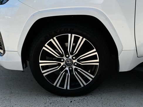 Used 2025 Lexus LX 600 4WD w/ Accessory Package (2T) image 9