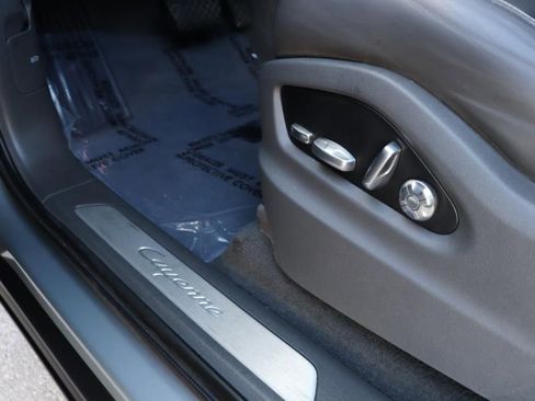 Used 2021 Porsche Cayenne image 17