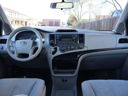 Used 2013 Toyota Sienna L image 16