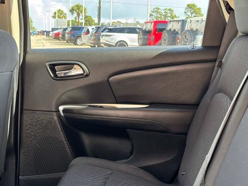 Used 2018 Dodge Journey SE FWD image 14