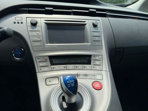 Used 2012 Toyota Prius Three w/ Preferred Accessory Pkg FWD image 7