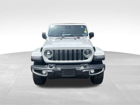 Used 2025 Jeep Wrangler Unlimited Sahara AWD/4WD image 2