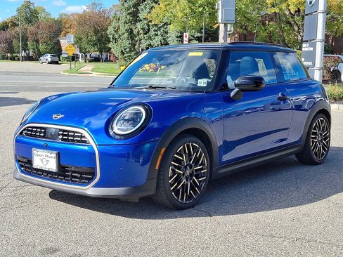Used 2025 MINI Cooper 2-Door Hardtop image 3