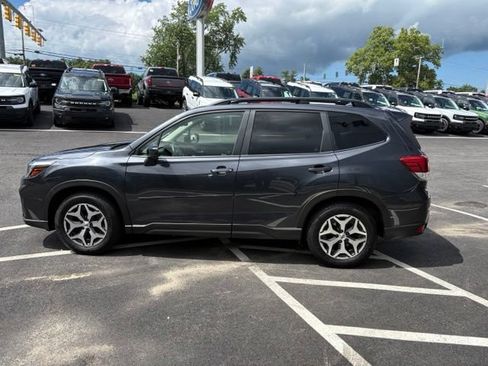 Used 2019 Subaru Forester Premium AWD/4WD image 6
