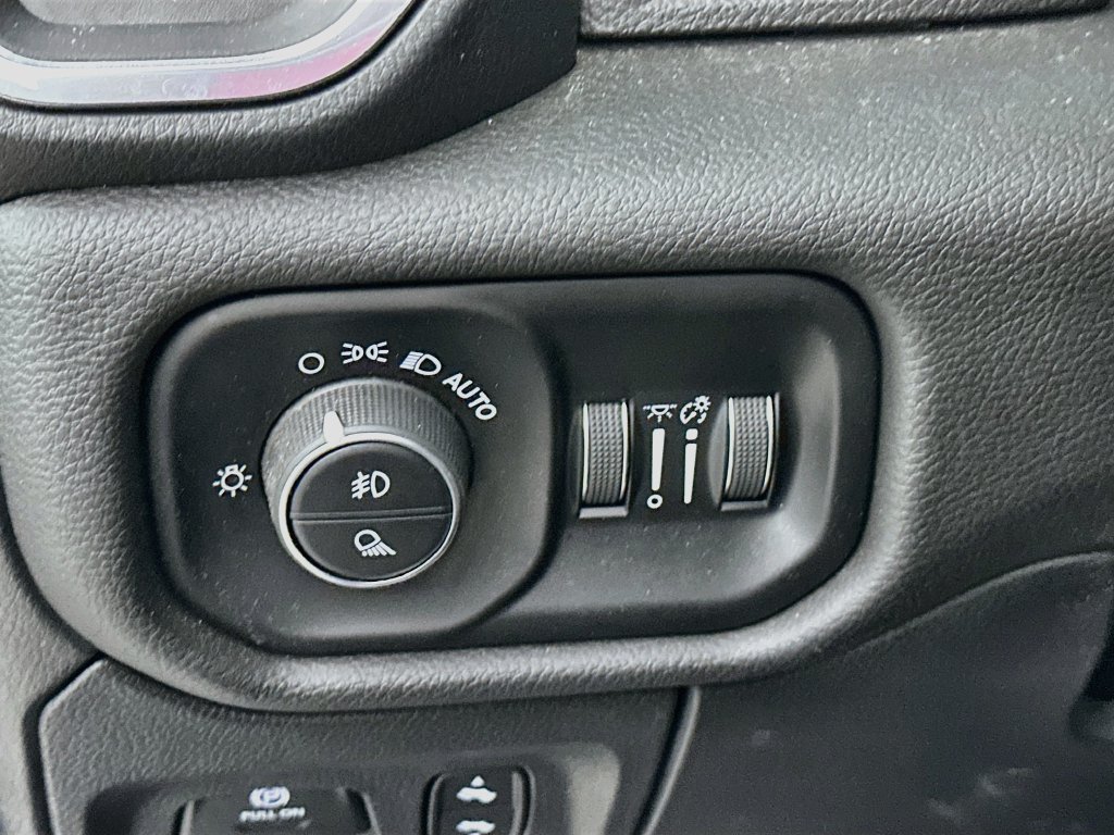 Certified 2025 RAM 1500 Laramie AWD/4WD image 18
