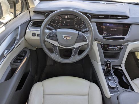 Certified 2022 Cadillac XT5 Premium Luxury image 18