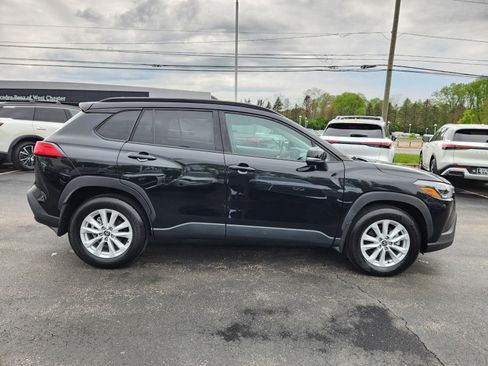 Used 2022 Toyota Corolla Cross LE AWD/4WD image 5