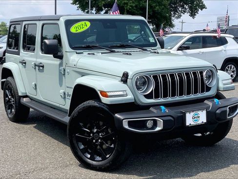 Used 2024 Jeep Wrangler Unlimited Sahara w/ Technology Group AWD/4WD image 2