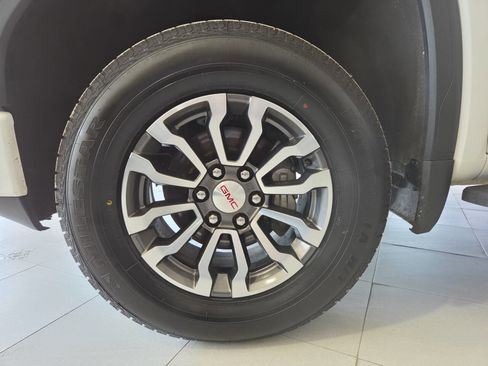 Used 2022 GMC Sierra 1500 AT4 w/ AT4 Premium Package AWD/4WD image 13