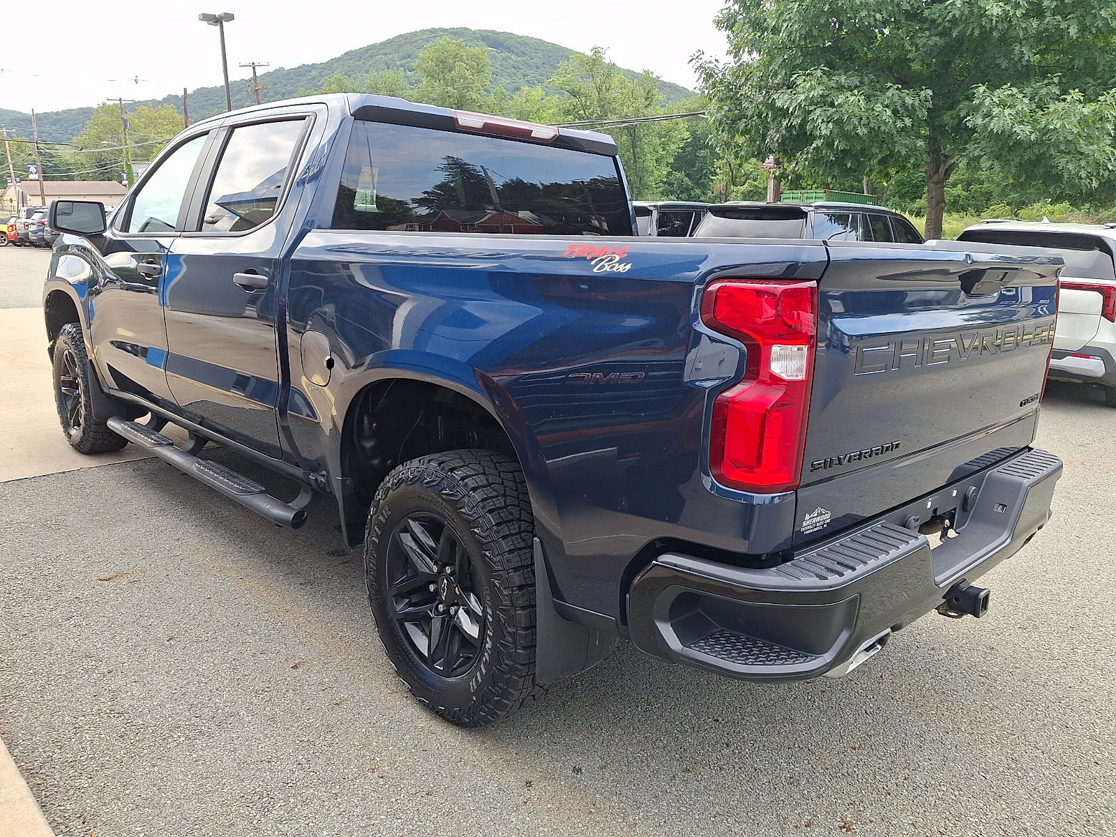 Used 2021 Chevrolet Silverado 1500 Custom Trail Boss w/ LPO, Dark Essentials Package AWD/4WD image 4
