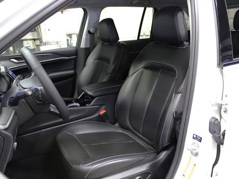 Used 2023 Jeep Grand Cherokee Limited w/ Trailer Tow Prep Group (B) image 24