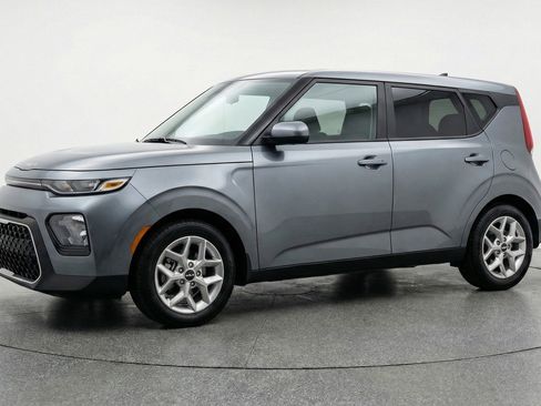 Used 2025 Kia Soul LX w/ LX Technology Package image 3