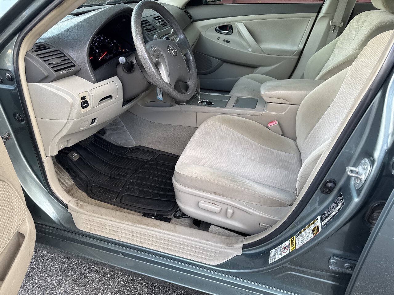 Used 2010 Toyota Camry LE FWD image 8
