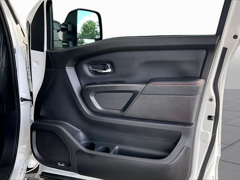 Used 2024 Nissan Titan PRO-4X w/ Pro-4x Convenience Package AWD/4WD image 23