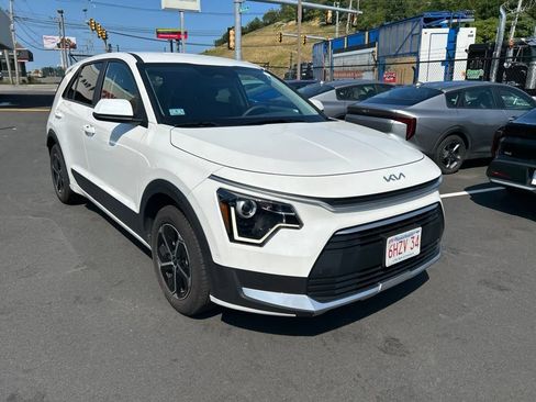 Used 2025 Kia Niro LX FWD image 2