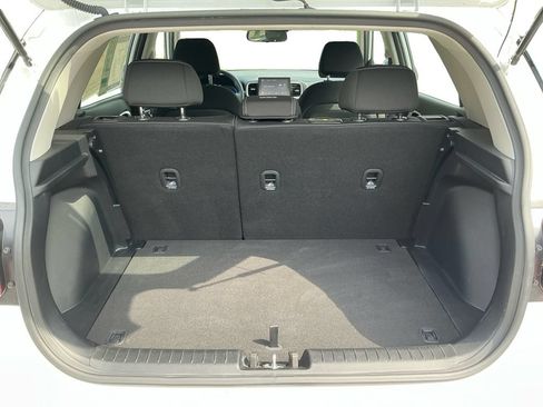 Used 2025 Hyundai Venue SEL FWD image 14