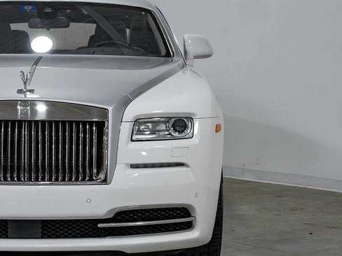 Used 2016 Rolls-Royce Wraith RWD image 33