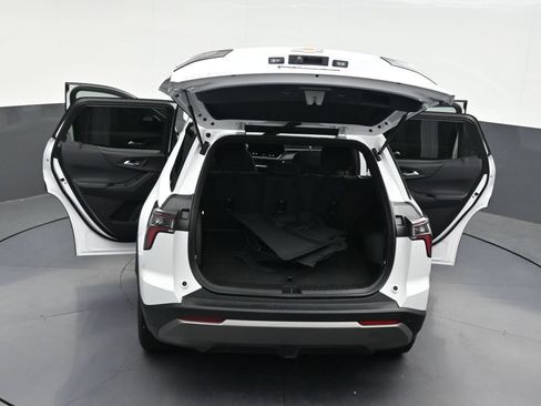 Used 2025 Chevrolet Equinox LT w/ Safety and Technology Package FWD image 39