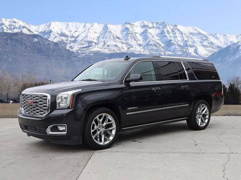 Used 2020 GMC Yukon XL Denali w/ Denali Ultimate Package image 2