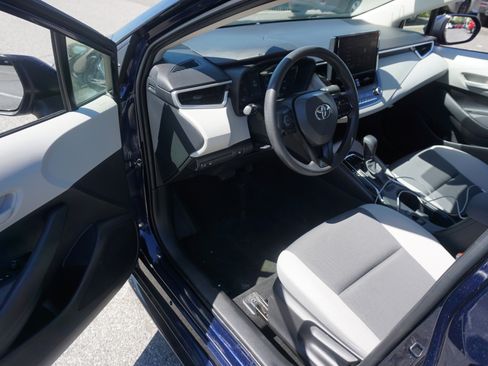Used 2025 Toyota Corolla LE image 7