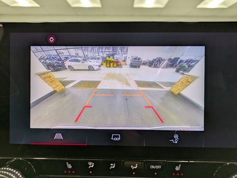 Used 2023 GMC Canyon Elevation w/ Convenience Package image 15