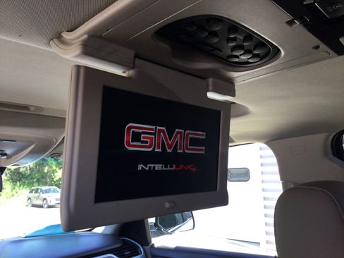 Used 2017 GMC Yukon XL SLT w/ Open Road Package AWD/4WD image 10