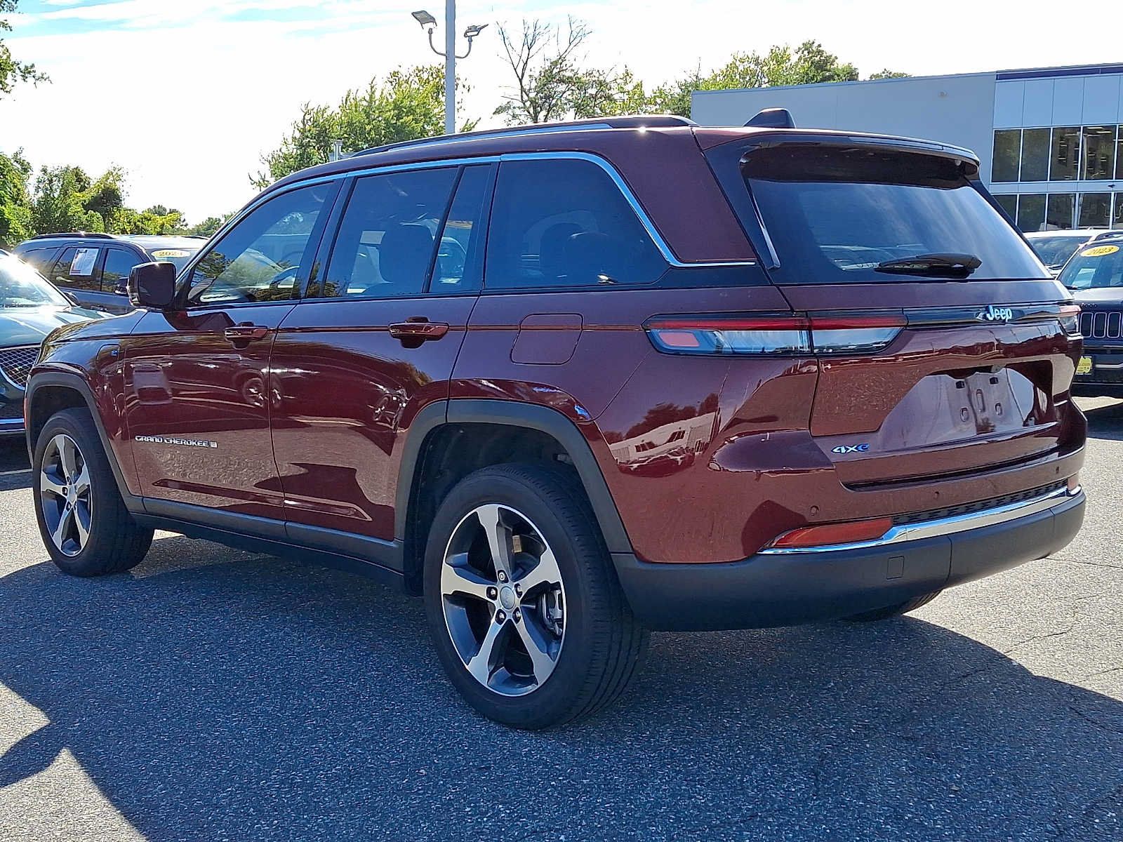 Used 2023 Jeep Grand Cherokee 4WD 4xe image 4