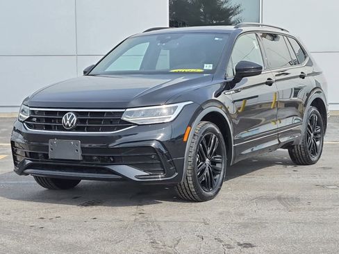 Used 2022 Volkswagen Tiguan SE R-Line image 1