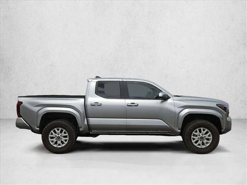Used 2024 Toyota Tacoma SR5 AWD/4WD image 4