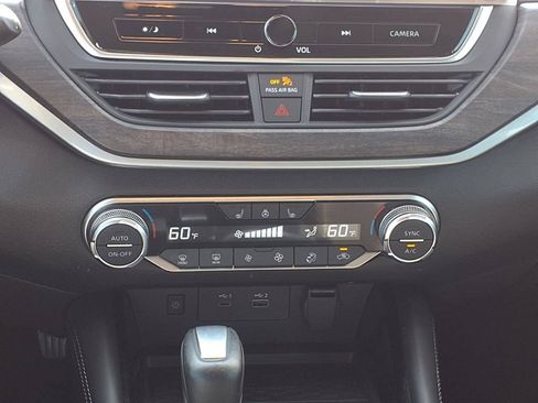 Used 2024 Nissan Altima 2.5 SL FWD image 16