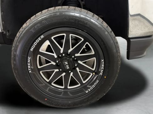 Used 2018 Chevrolet Silverado 1500 LT w/ All Star Edition RWD image 24