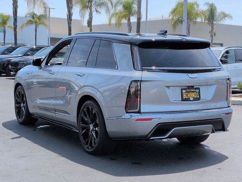 Used 2026 Cadillac Vistiq Platinum AWD/4WD image 8