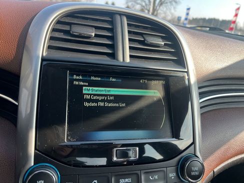 Used 2015 Chevrolet Malibu LTZ image 16