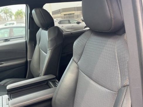 Used 2022 Toyota Sienna XLE Woodland Edition image 12