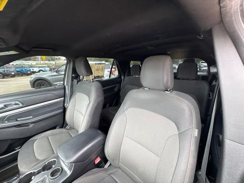 Used 2018 Ford Explorer XLT FWD image 30