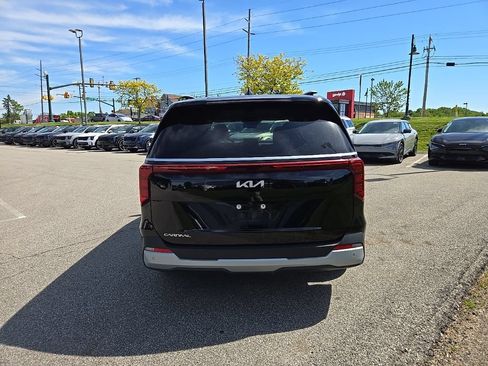 Used 2025 Kia Carnival EX FWD image 4