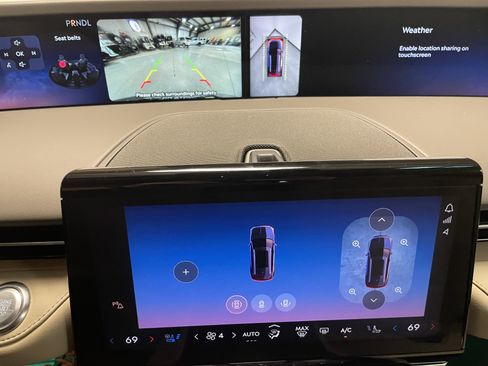 Used 2024 Lincoln Nautilus Reserve w/ Equipment Group 202A image 14